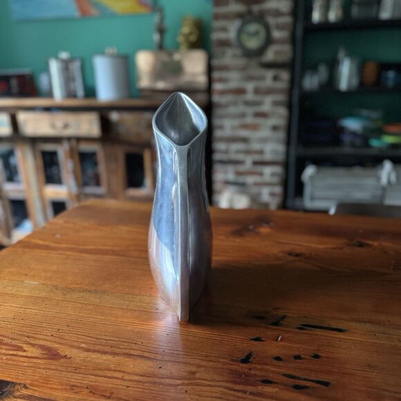 Wilton Armetale Traditional Beverage Pitcher, Mid-century Modern Beautiful Lines - Picture 4 of 12